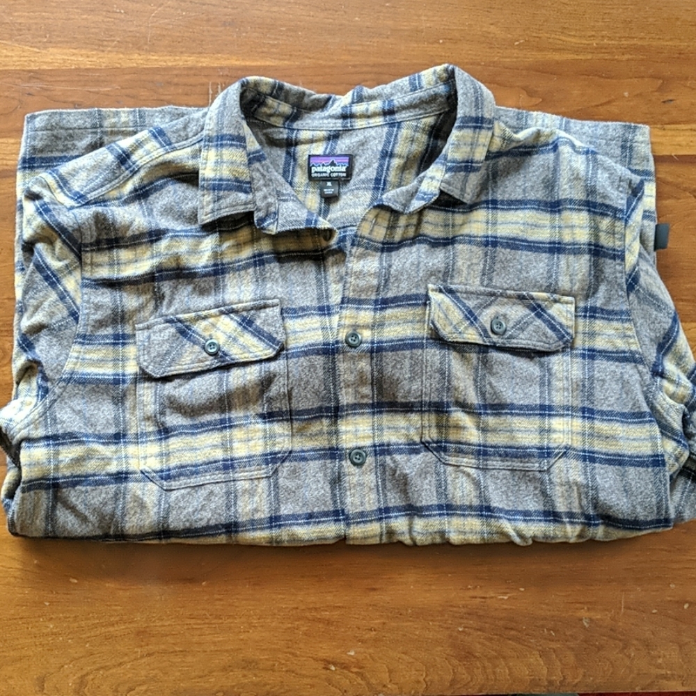 Patagonia Fjord Flannel XL in Plaid/Grey